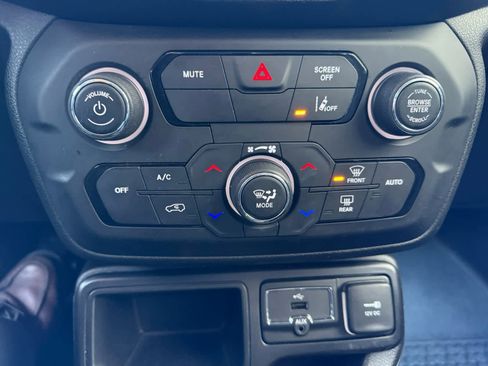 Used 2021 Jeep Renegade Sport image 14