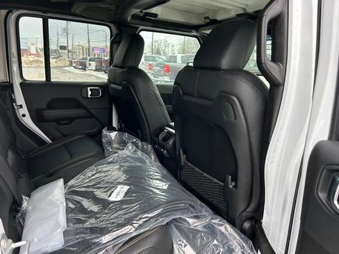 New 2025 Jeep Gladiator Sport image 28
