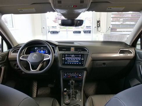 Used 2022 Volkswagen Tiguan SE image 18