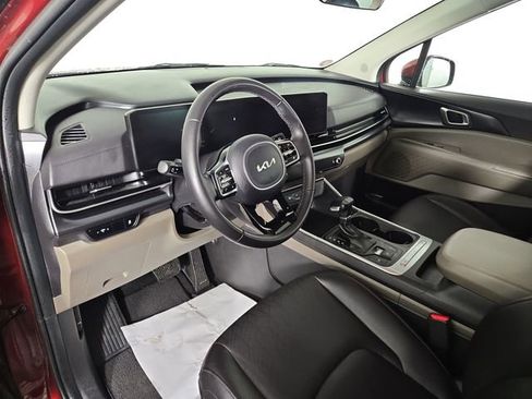 Certified 2025 Kia Carnival image 16