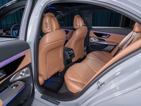 Used 2025 Mercedes-Benz E 450 4MATIC Sedan image 17