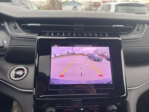 Used 2025 Jeep Grand Cherokee Laredo X image 23