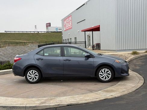 Used 2017 Toyota Corolla LE image 2