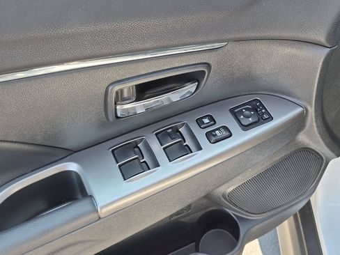 Used 2025 Mitsubishi Outlander Sport SE AWD/4WD image 13