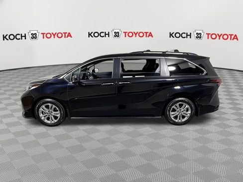 Used 2023 Toyota Sienna XSE w/ XSE Plus Package AWD/4WD image 4