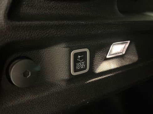 Used 2023 Jeep Grand Cherokee L Limited AWD/4WD image 31