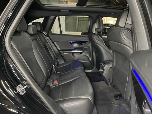 Used 2025 Mercedes-Benz GLC 300 4MATIC image 13