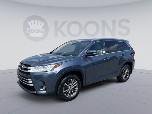 Used 2017 Toyota Highlander XLE AWD/4WD image 1