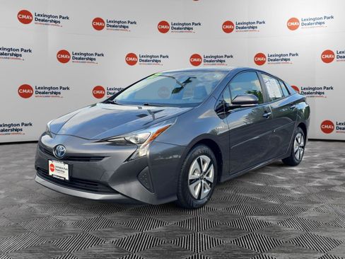 Used 2017 Toyota Prius Three w/ Advanced Technology Package FWD image 3