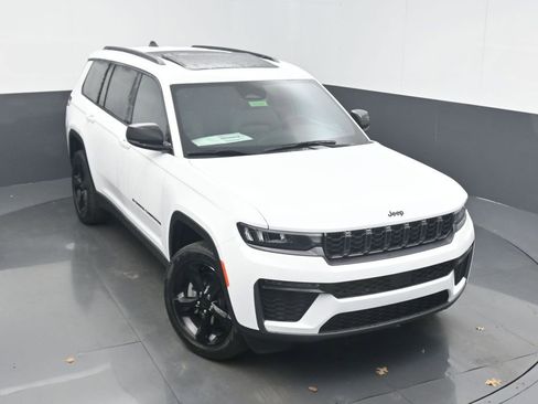 New 2026 Jeep Grand Cherokee L Limited w/ Limited Altitude Package AWD/4WD image 39