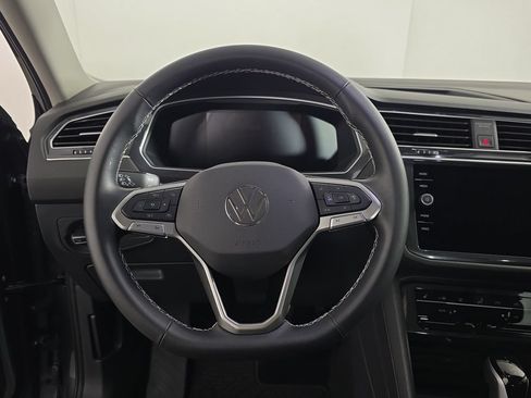 Used 2024 Volkswagen Tiguan SE w/ Panoramic Sunroof Package AWD/4WD image 12