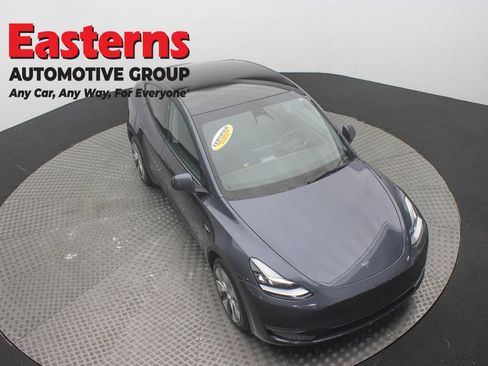 Used 2022 Tesla Model Y Long Range AWD/4WD image 3