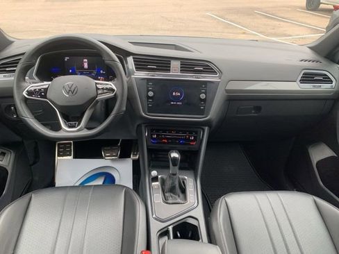 Used 2022 Volkswagen Tiguan SE R-Line image 43