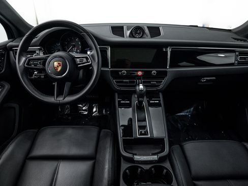 Certified 2025 Porsche Macan AWD/4WD image 12