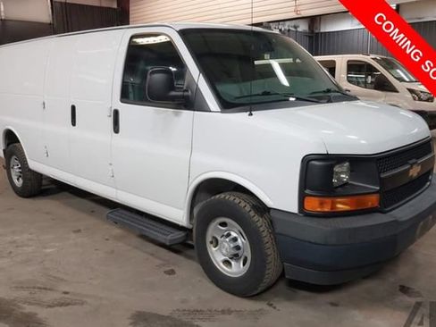 Used 2017 Chevrolet Express 3500 Extended RWD image 1