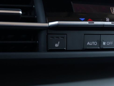 New 2026 Toyota Sienna XLE FWD image 4