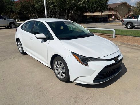 Used 2024 Toyota Corolla LE FWD image 9