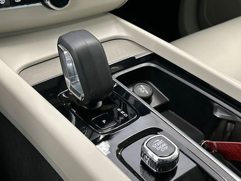 Certified 2023 Volvo XC60 B5 Plus w/ Climate Package image 18