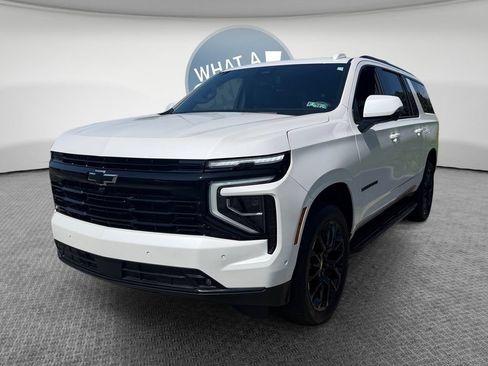 Used 2025 Chevrolet Suburban RST w/ Comfort Package AWD/4WD image 8