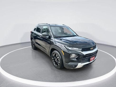 Used 2023 Chevrolet TrailBlazer LT w/ Convenience Package FWD image 2