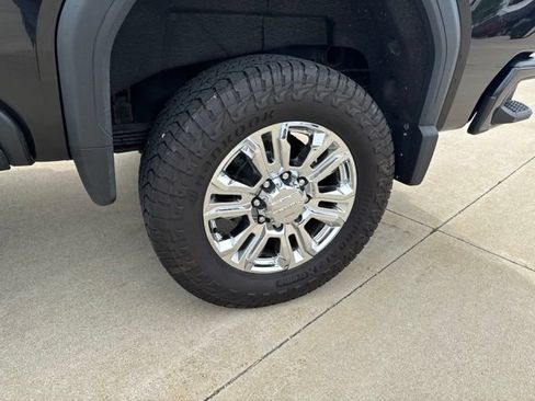 Used 2023 GMC Sierra 2500 Denali w/ Denali Black Diamond Edition AWD/4WD image 4