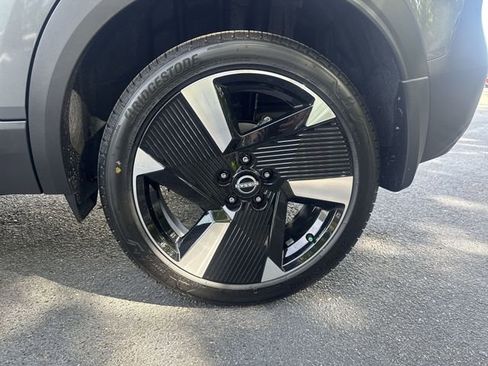 New 2026 Nissan Kicks SR FWD image 32