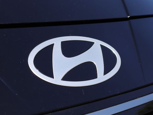 Used 2024 Hyundai Elantra Limited image 35