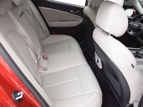 Used 2021 Genesis G70 2.0T image 18