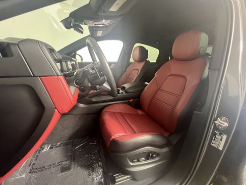 Certified 2026 Porsche Cayenne S AWD/4WD image 5