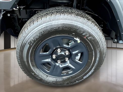 New 2025 Jeep Gladiator Sport image 12