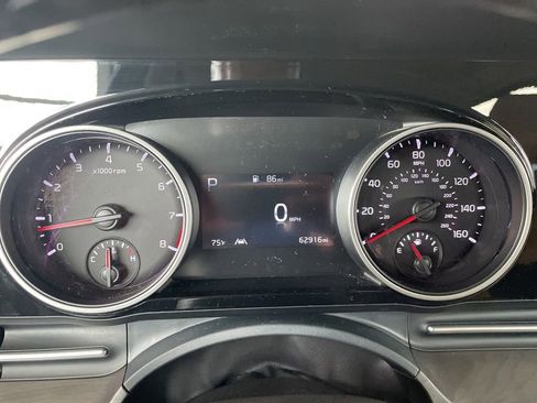 Used 2023 Kia Carnival EX FWD image 19