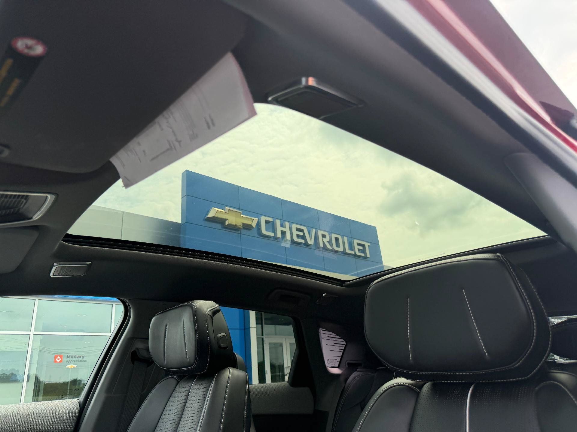 Certified 2025 Cadillac Optiq Sport 2 w/ LPO, Floor Liner Package AWD/4WD image 32