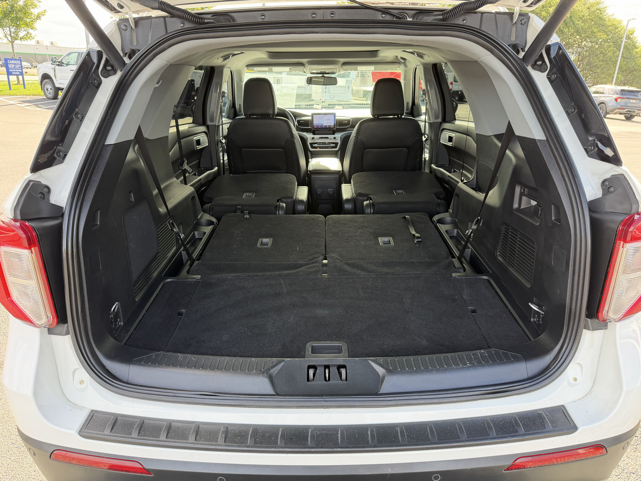 Used 2024 Ford Explorer XLT w/ Equipment Group 202A AWD/4WD image 24