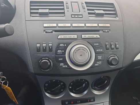 Used 2011 MAZDA MAZDA3 i Touring FWD image 12