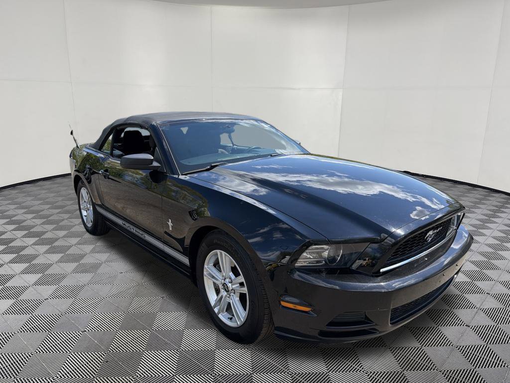 Used 2014 Ford Mustang Convertible RWD image 4