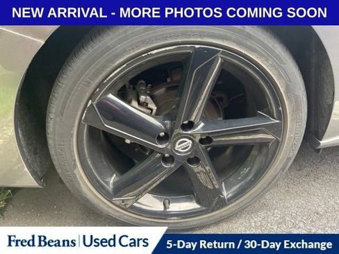 Used 2023 Nissan Sentra SR w/ Midnight Edition Package FWD image 16