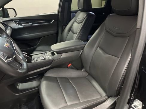 Certified 2025 Cadillac XT5 Premium Luxury image 16