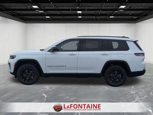 New 2026 Jeep Grand Cherokee L Laredo image 2
