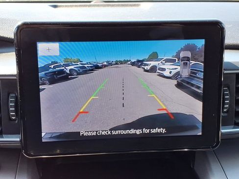 Used 2023 Ford Explorer XLT w/ Equipment Group 202A AWD/4WD image 20