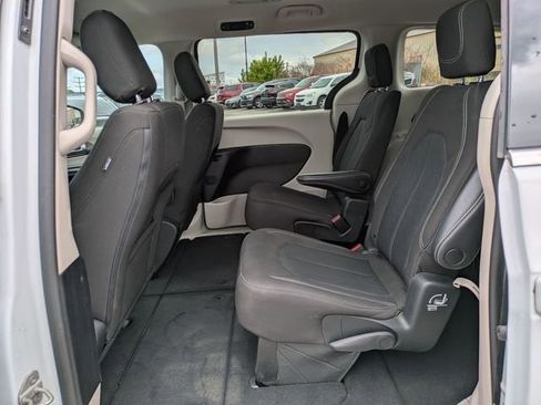Used 2023 Chrysler Voyager LX FWD image 18