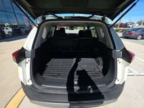 Used 2023 Nissan Rogue SV image 27