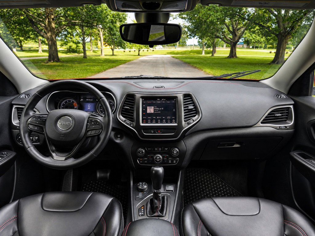Used 2019 Jeep Cherokee Trailhawk w/ Cold Weather Group AWD/4WD image 8