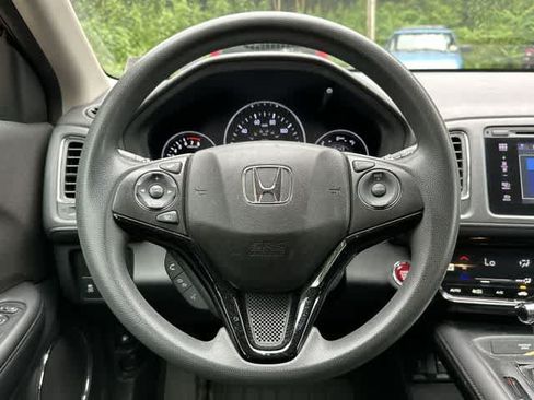 Used 2018 Honda HR-V EX image 8