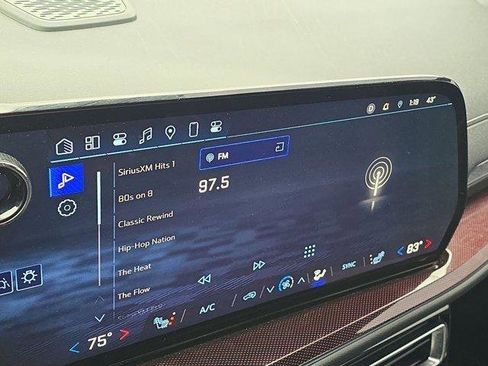 Used 2024 Chevrolet Traverse Z71 w/ Enhanced Driving Package AWD/4WD image 30