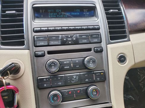 Used 2010 Ford Taurus SEL image 44