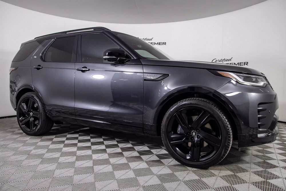 Used 2025 Land Rover Discovery Dynamic SE AWD/4WD image 2