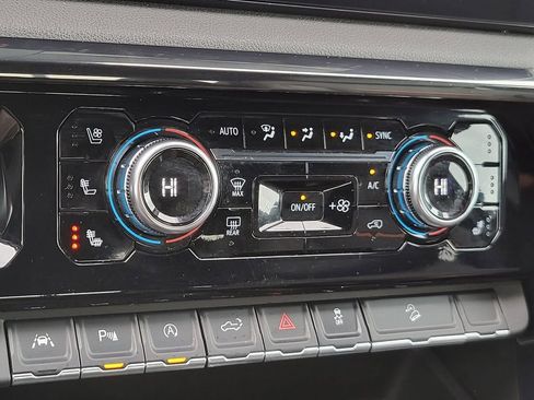 Used 2024 GMC Sierra 1500 AT4 w/ AT4 Preferred Package image 31