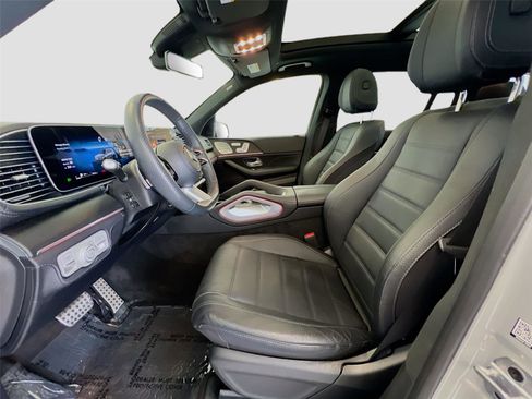 Used 2024 Mercedes-Benz GLS 450 4MATIC image 5
