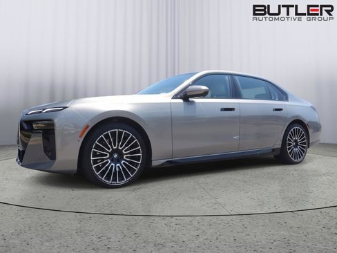 Used 2025 BMW 740i w/ Premium Package RWD image 1