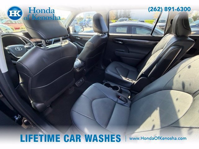 Used 2026 Toyota Highlander Platinum AWD/4WD image 8